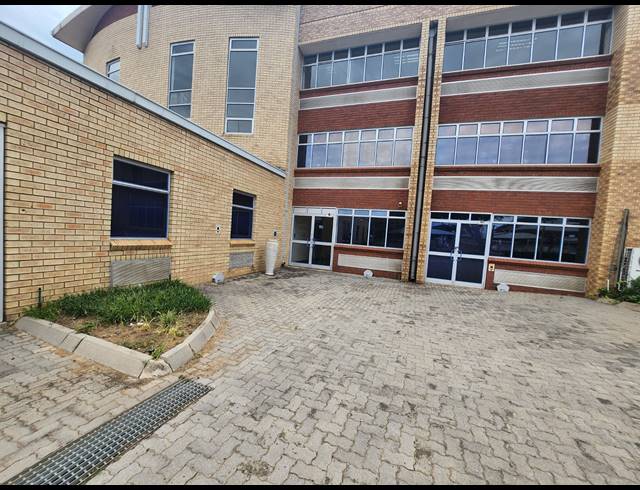 2,374M² OFFICE TO LET IN RANDJESPARK
